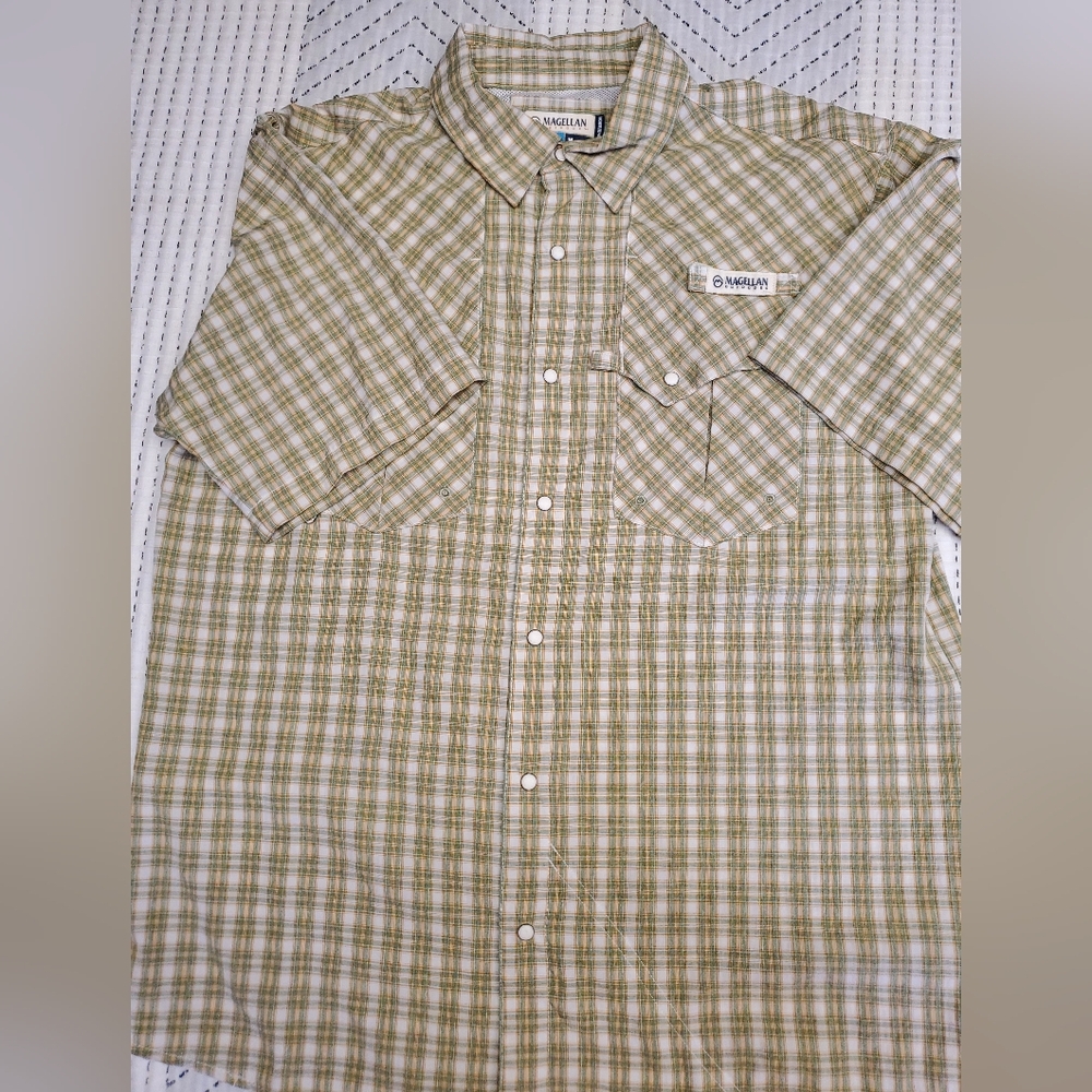 Magellan Outdoors Fish Gear Plaid Button Shirt Mens M Classic Fit Fishing Vent